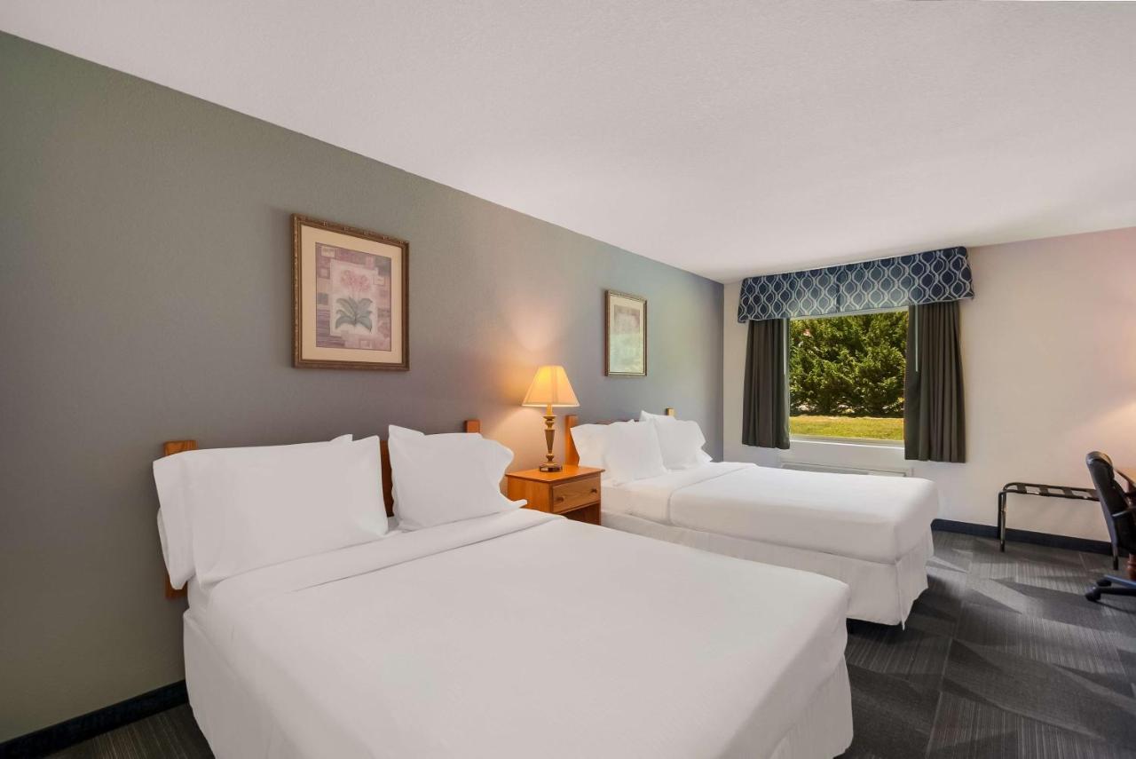 ชัวร์สเตย์ พลัส โฮเต็ล บาย เบสต์เวสเทิร์น เบิร์กลีย์ สปริง Hotel เบิร์กลีย์สปริงส์ ภายนอก รูปภาพ